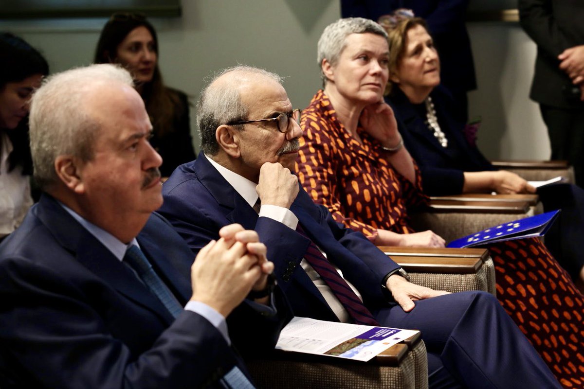 AmbaFranceLiban's tweet photo. Lancement au @grandserail du projet de redressement économique au 🇱🇧-Sud &amp; la Békaa, en présence du PM @nawafsalam, du ministre @JaberYassine, &amp; des ambassadeurs @Herve_Magro🇫🇷, @EUAmbLebanon 🇪🇺 &amp; @DKAmbLebanon🇩🇰.

▶️ 32M€ pour soutenir institutions publiques &amp; économies locales https://t.co/HMOxPmd9XG