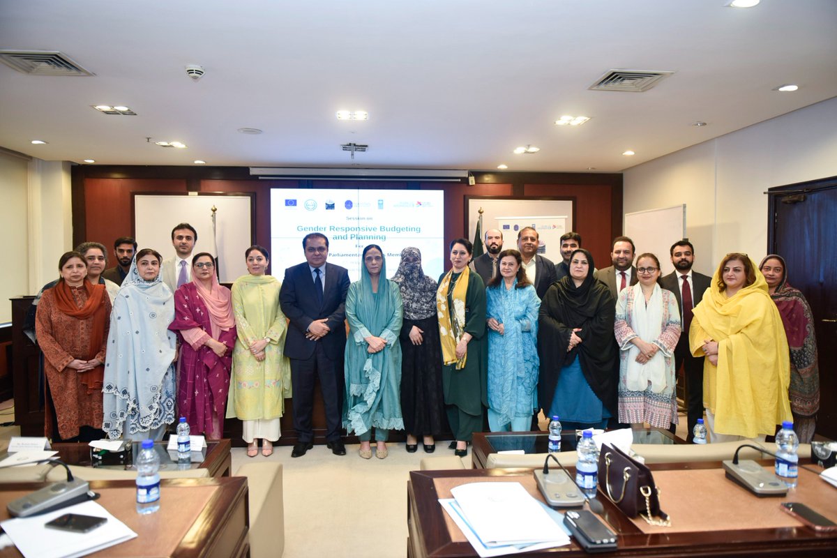 unwomen_pak's tweet photo. Under @EUPakistan -funded Pakistan Women Leaders programme, UN Women Pakistan, together with the @wpc_pak, @UNDP_Pakistan ,& @PIPS_GOVPakistan convened a session on Gender-Responsive Budgeting & Planning (GRBP) to strengthen inclusive and gender-responsive governance.
#GRBP https://t.co/qwQUEe3fih