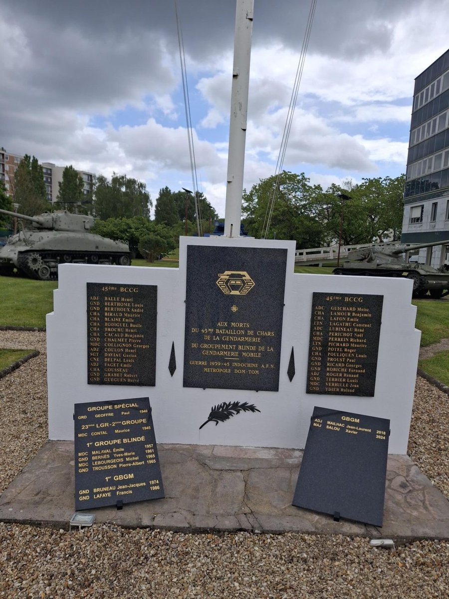 eggers_rc's tweet photo. @gbgm78 Le comité Paris-Moncey des @amisgendarmerie  est heureux d’avoir contribué à la rénovation du monument aux Morts du GBGM.
#NOublionsPas https://t.co/lRv67SgOTp