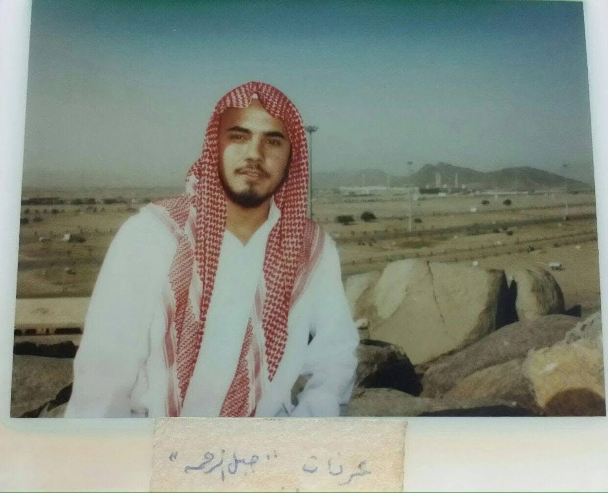 AlbasriEsmael's tweet photo. إنا لله وإنا إليه راجعون إنتقل الى رحمة الله تعالى الأخ والأستاذ والداعية الكريم الشيخ الفاضل خالد رزق السيد تقي الدين بعد معاناة مع المرض وصراع بعد عملية جراحية  لزراعة الكبد ، وقبلها كانت له معاناة مع فلول الحرس الثوري و حزب الله وحماس والجماعة الإسلامية اللبنانية الموالية لحزب الله ، حورب الشيخ رحمه الله في رزقه على أيدي هؤلاء الجباة المجرمين وخصوصاً بعد ان تصدى لهم في مايسمى شهادات الحلال المضروبة بدم الخنزير ، فقاموا بالتضييق عليه في كسب رزقه وقاموا  بفصله من عدة وظائف ، ومراسلة عدة جهات خارجية خصوصاً في الخليج حتى لايتم تعيينه بأي وظيفة دعوية او اشراف على اعمال الذبح الحلال ….
نسأل الله ان يرحمه برحمته وان يجعل كل معاناته وتضحياته في ميزان اعماله وأن ينتقم من الجباة المجرمين ومن والاهم وساندهم