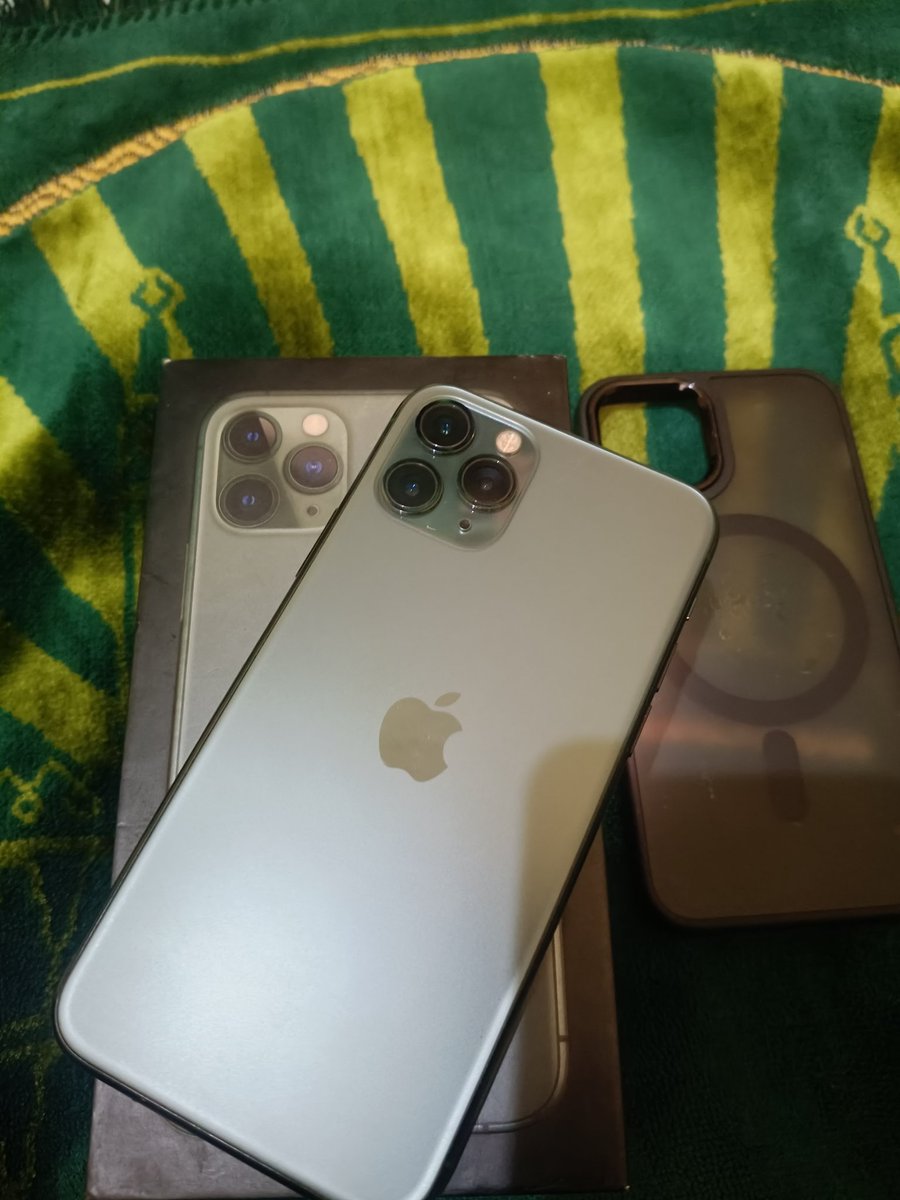 MFirrizqi's tweet photo. #wts iPhone 11 pro 64 Whitelist normal smua face id off sinyal all operator, minat wa 0812 4922 3548 . Harga 3.250.000 #iphone11pro #iphonesurabaya https://t.co/LTh8o9Tatr