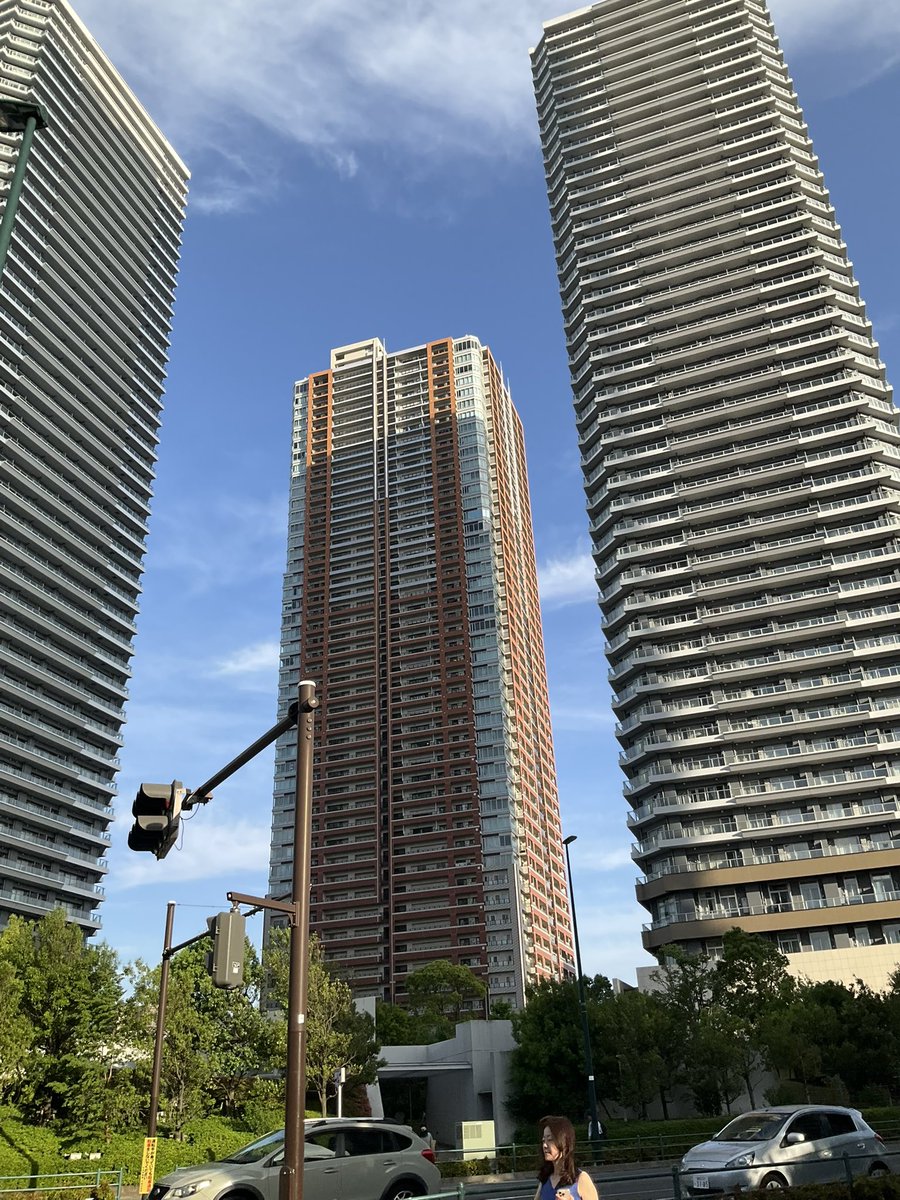 bar_mitabi's tweet photo. 小杉のタワマン https://t.co/ZhmfNPfB4E