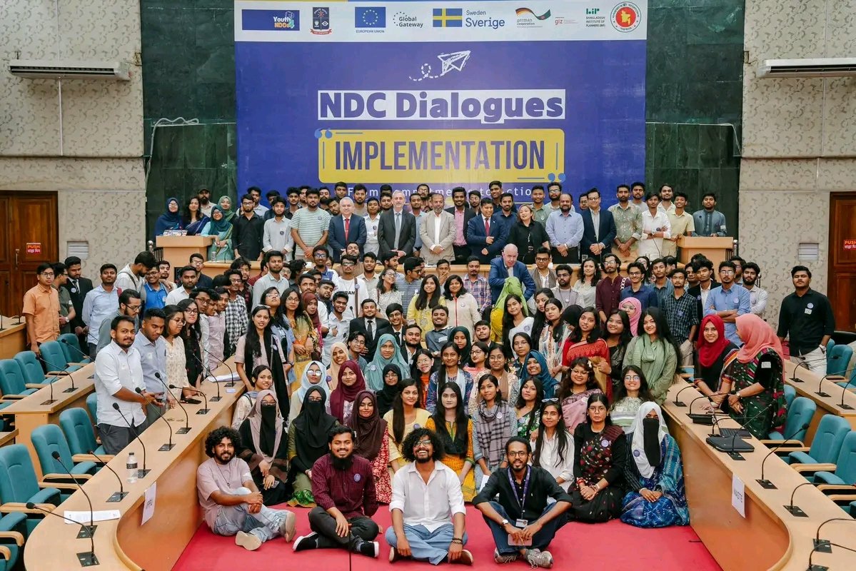 _shawn43_t's tweet photo. 🌱 NDC 3.0 Dialogues – From Commitments to Action

#NDC30 #ClimateAction
#ClimateChange #Sustainability
#WasteManagement #CircularEconomy
#EnvironmentalSustainability
#GreenTransition
#Bangladesh #ClimatePolicy #YouthForClimate
#SDGs #SDG13 #EU #Germany #Sweden #EuropeanUnion https://t.co/sLVN5IOY7A