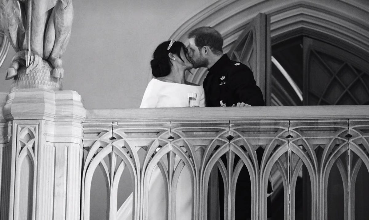 mona_lisa513's tweet photo. Wedding day kisses!! ❤️🩷🤍

Eight years and we all saw what they went through. Despite everything, they are still going stronger together! 

As the saying goes:
"True love stands the test of time, making it grow stronger and deeper."

#HarryAndMeghan8 
#8yearstogether https://t.co/a31ymJPUx3