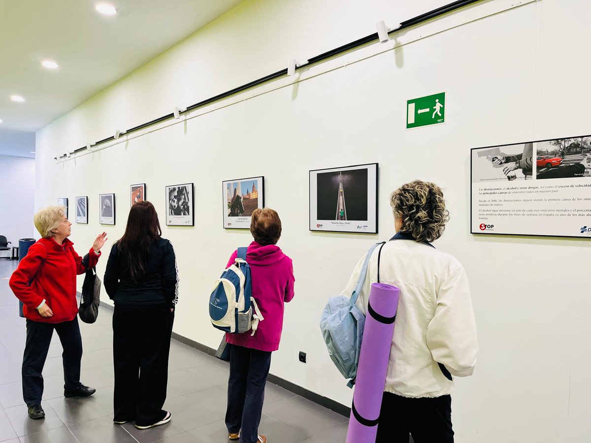 stop_madrid's tweet photo. La exposición "Peatón, no atravieses tu vida", llega a Carabanchel. Una recopilación fotográfica que nos invita a reflexionar sobre nuestra movilidad
📍 Centro Cultural Fernando Lázaro Carreter (Calle de la Verdad, 29).
📅  Del 19 al 31 de mayo
🎟️ Entrada libre y gratuita
@DGTes https://t.co/ruXeAJKK1b