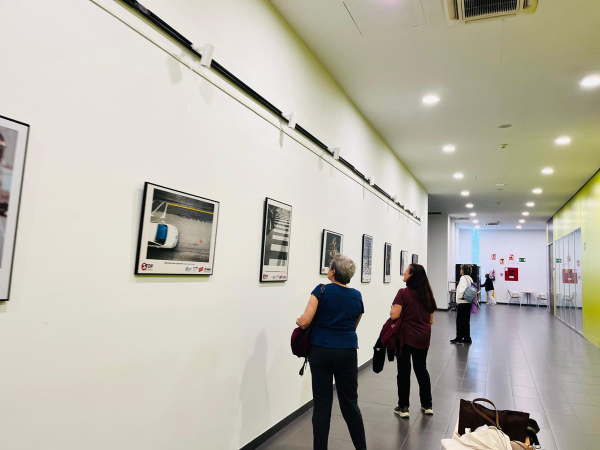 stop_madrid's tweet photo. La exposición "Peatón, no atravieses tu vida", llega a Carabanchel. Una recopilación fotográfica que nos invita a reflexionar sobre nuestra movilidad
📍 Centro Cultural Fernando Lázaro Carreter (Calle de la Verdad, 29).
📅  Del 19 al 31 de mayo
🎟️ Entrada libre y gratuita
@DGTes https://t.co/ruXeAJKK1b
