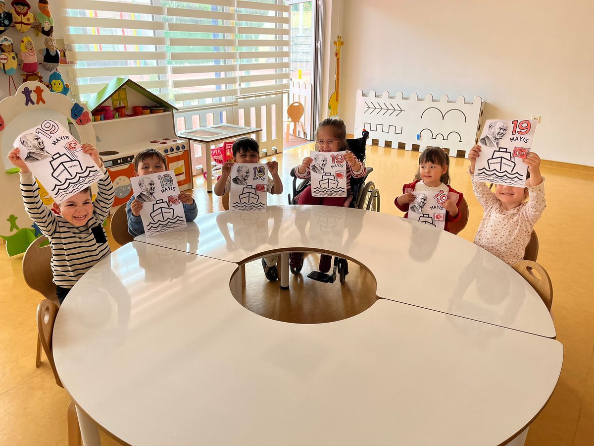 abbengelliyasli's tweet photo. Engelsiz Çocuk Gündüz Bakımevimizde, 19 Mayıs’ın coşkusunu çocuklarımızın gülüşleriyle yaşadık. 🇹🇷✨

Minik kalplerin heyecanıyla kutladığımız bu anlamlı gün, geleceğe olan umudumuzu bir kez daha güçlendirdi.

19 Mayıs Atatürk’ü Anma, Gençlik ve Spor Bayramımız kutlu olsun. 🇹🇷 https://t.co/4JDBH8Q6zi