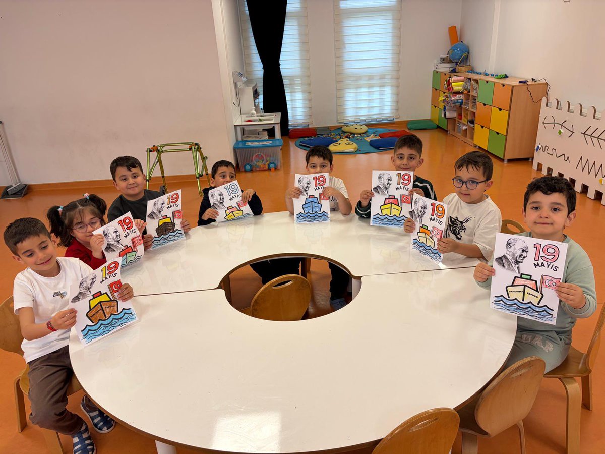abbengelliyasli's tweet photo. Engelsiz Çocuk Gündüz Bakımevimizde, 19 Mayıs’ın coşkusunu çocuklarımızın gülüşleriyle yaşadık. 🇹🇷✨

Minik kalplerin heyecanıyla kutladığımız bu anlamlı gün, geleceğe olan umudumuzu bir kez daha güçlendirdi.

19 Mayıs Atatürk’ü Anma, Gençlik ve Spor Bayramımız kutlu olsun. 🇹🇷 https://t.co/4JDBH8Q6zi