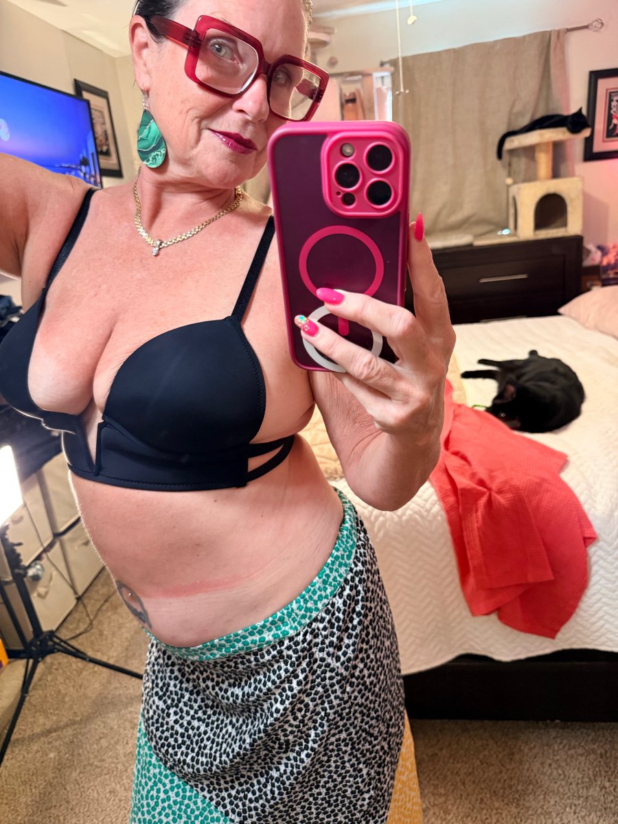 Your Dream Lady tweet media