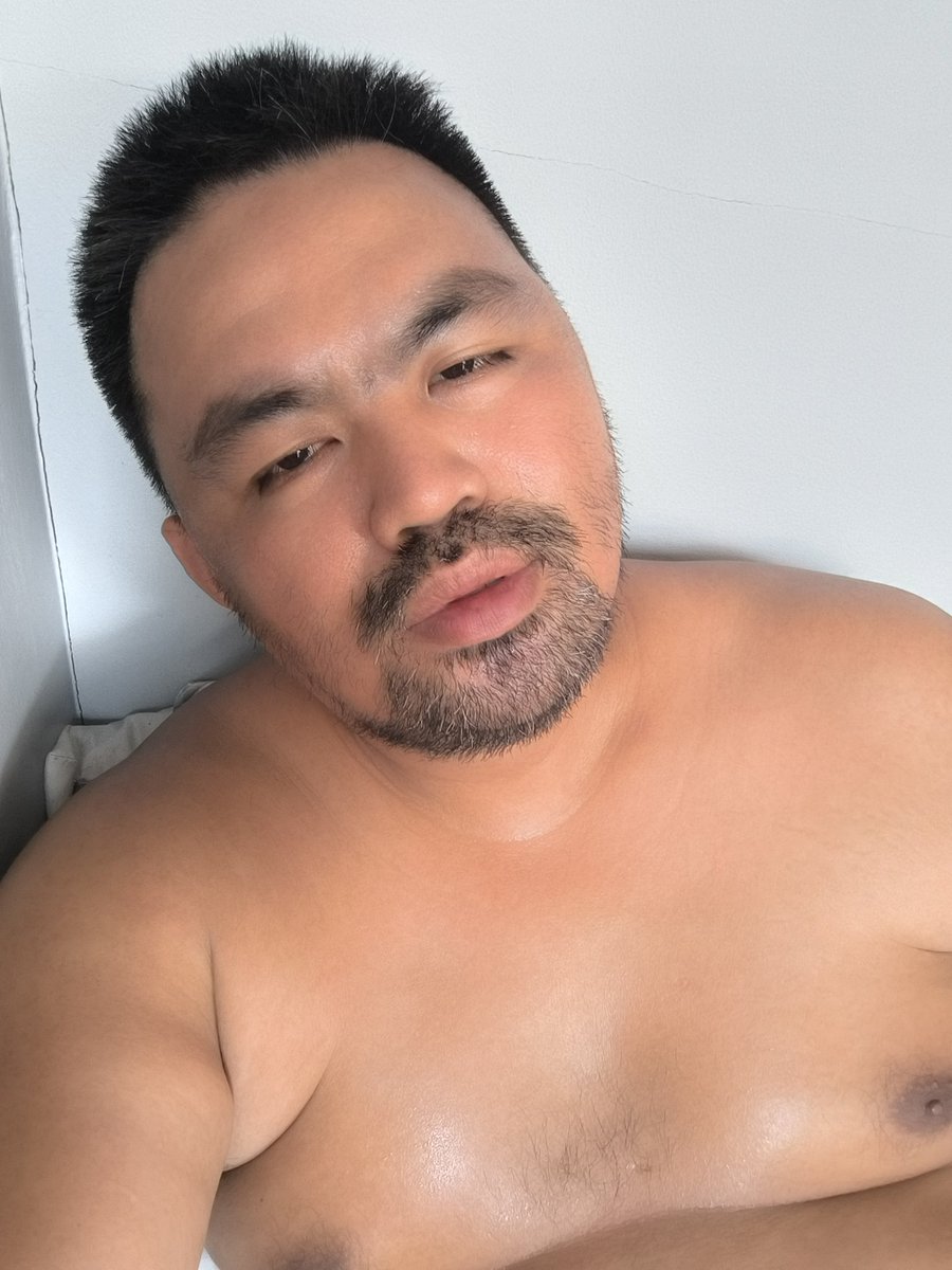NoyDaddy's tweet photo. sleepy😥😥 https://t.co/dDHvmSbrKv