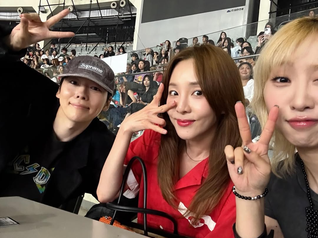 WeLoveDara tweet media