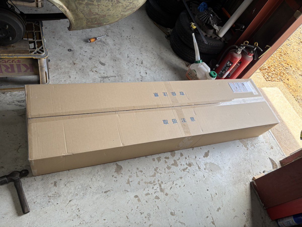 namusonn's tweet photo. なんかマジで分からん箱届いたんですよ
んで、開けてみたら注文してた触媒でした

納期3ヶ月って言われたけど、１ヶ月ちょいで来たのね🙄 https://t.co/468XaPOL0q