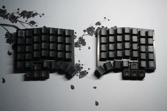 keeb_on's tweet photo. 「ErgoArrowsPro v1.5 ケースレス」の再販を開始いたしました！

キーが縦にずれた、ColumnStaggeredオール1uキーの分割キーボードです。

ぜひチェックしてみてください。 https://t.co/EjSOFRKaoD