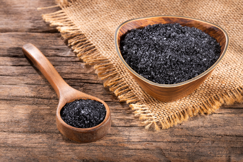 Gastronomiaycia's tweet photo. Sal negra de Hawái, qué es y qué dice la ciencia: La sal negra de Hawái es un producto gourmet llamativo cuya popularidad ha estado muy ligada a la estética en cocina y entender qué es y qué dice la… https://t.co/fPwrFJLJfL #Materiaprimayproductos #culturagastronómica #sal https://t.co/iKV5EKELrX