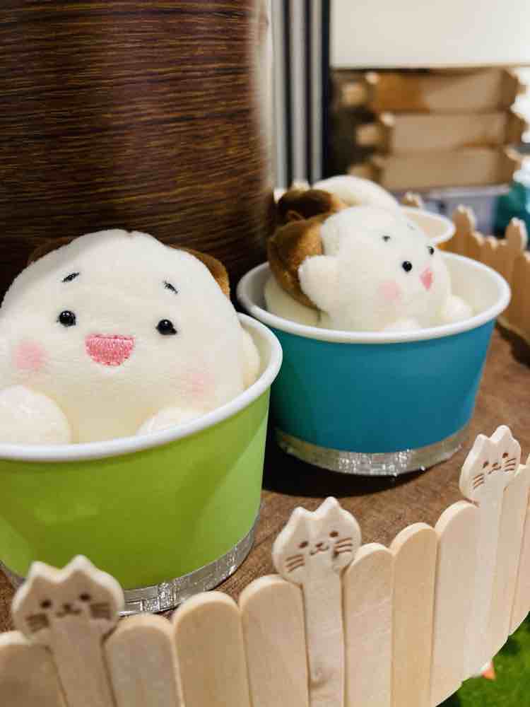 iwasaki0806's tweet photo. ピンクのほっぺがキュートで
リボンのような角煮が特徴のとってもかわいい『角煮まんじゅうちゃん』は3種類のサイズがあります！

ぜひ角煮まんじゅうちゃんと一緒におでかけしてください😍
https://t.co/Ws4hhoOqEU

#角煮まんじゅうちゃんと一緒 https://t.co/guLM3jlm3Z