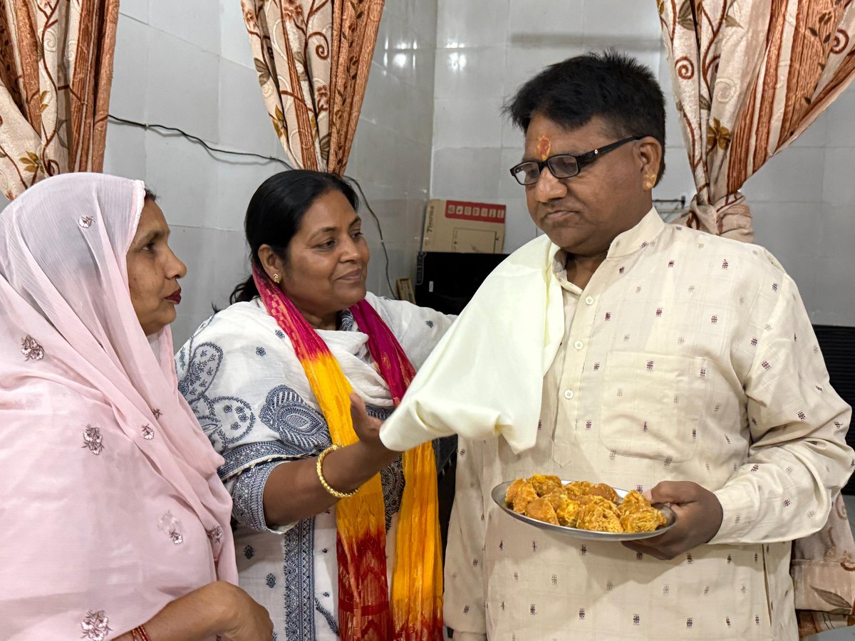 sunitash858's tweet photo. आज वार्ड नंबर 17 से पार्षद निर्वाचित होने के बाद आदरणीय बड़े भाई श्री रविंद्र दिलावर जी, वाइस चेयरमैन हरियाणा सर��ार से उनके आवास पर भेंट कर आशीर्वाद प्राप्त किया। https://t.co/EzOZMjB2Lg