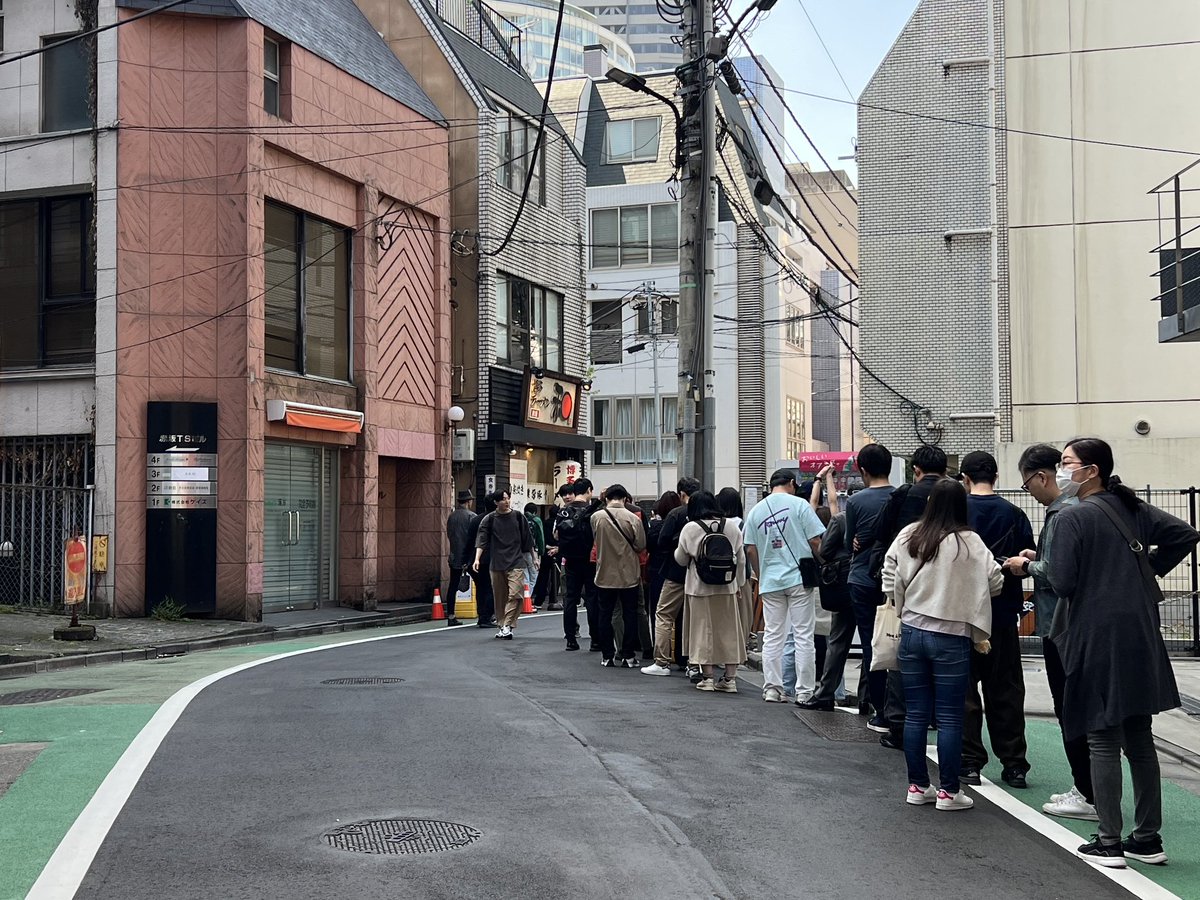 bubukuro007's tweet photo. 博多ラーメン 和（赤坂）ラーメン
数年前と全く別物のド濃厚とド行列
https://t.co/BdZZmd5Zh4 https://t.co/NFUpEdFUCp