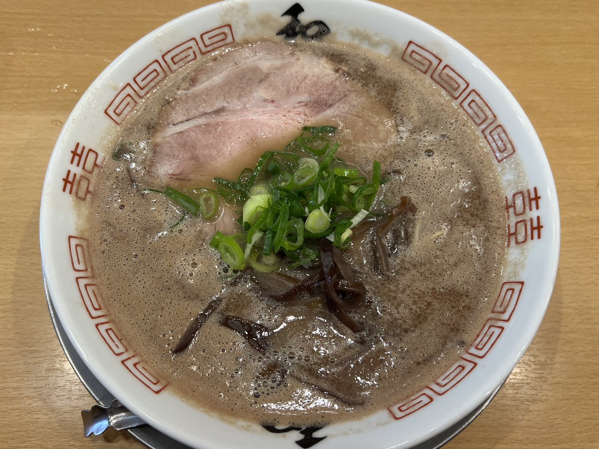bubukuro007's tweet photo. 博多ラーメン 和（赤坂）ラーメン
数年前と全く別物のド濃厚とド行列
https://t.co/BdZZmd5Zh4 https://t.co/NFUpEdFUCp