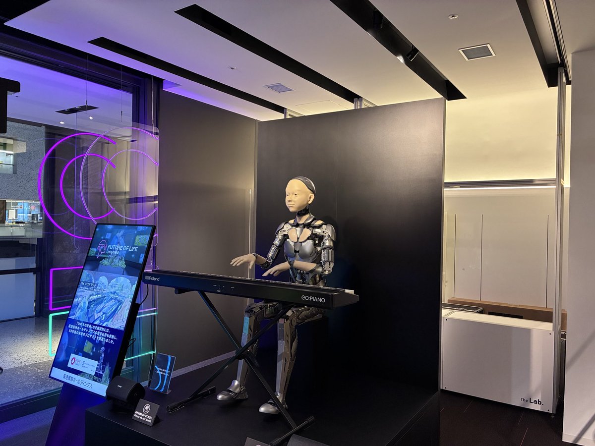 yumekanaerugoe's tweet photo. グランフロント北館2階のいのちの未来のアンドロイドを見て来ました🤖

定期的にピアノの演奏が実施れておりとても懐かしいです🎹☺️

大阪駅に来られた際はぜひお立ち寄り下さい🙏 https://t.co/UZ3ggY7LFc