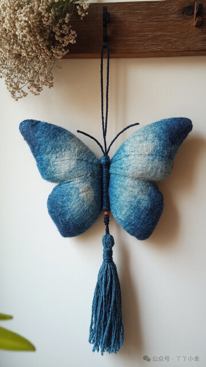 RenataVanessaE's tweet photo. Just finished this cozy fabric scrap keychain!  Upcycling old clothes = zero waste + cute daily accessory. Save this for your next DIY project!  #DIYCrafts https://t.co/Bl665sJNaZ