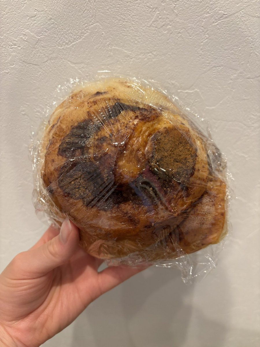 kekeke___7's tweet photo. お弁当用に大きなシナモンロール https://t.co/wpMnZBHWhm