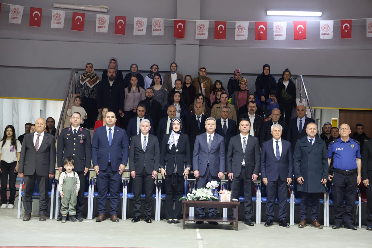 mackakaymakamli's tweet photo. İlçemizde 19 Mayıs Atatürk’ü Anma, Gençlik ve Spor Bayramı, kapalı spor salonunda düzenlenen etkinliklerle coşku içerisinde kutlandı. https://t.co/vV7MWctxg7