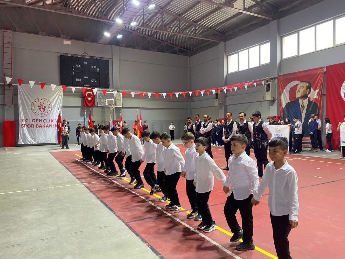 mackakaymakamli's tweet photo. İlçemizde 19 Mayıs Atatürk’ü Anma, Gençlik ve Spor Bayramı, kapalı spor salonunda düzenlenen etkinliklerle coşku içerisinde kutlandı. https://t.co/vV7MWctxg7