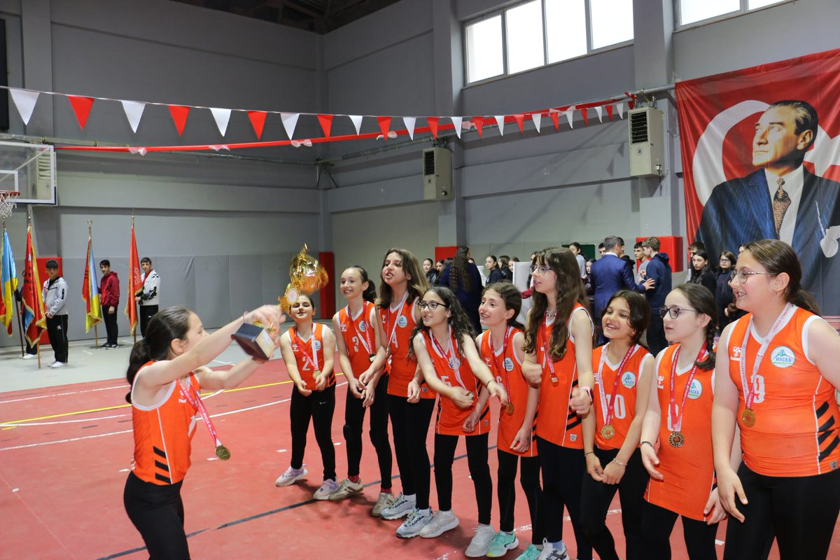 mackakaymakamli's tweet photo. İlçemizde 19 Mayıs Atatürk’ü Anma, Gençlik ve Spor Bayramı, kapalı spor salonunda düzenlenen etkinliklerle coşku içerisinde kutlandı. https://t.co/vV7MWctxg7