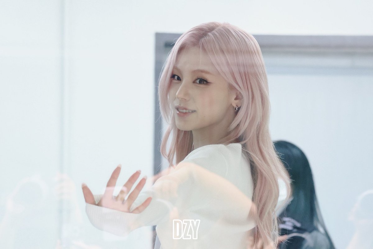DZY0708's tweet photo. 20260519
#yeji #예지 #있지 https://t.co/KQAK9hNOSb
