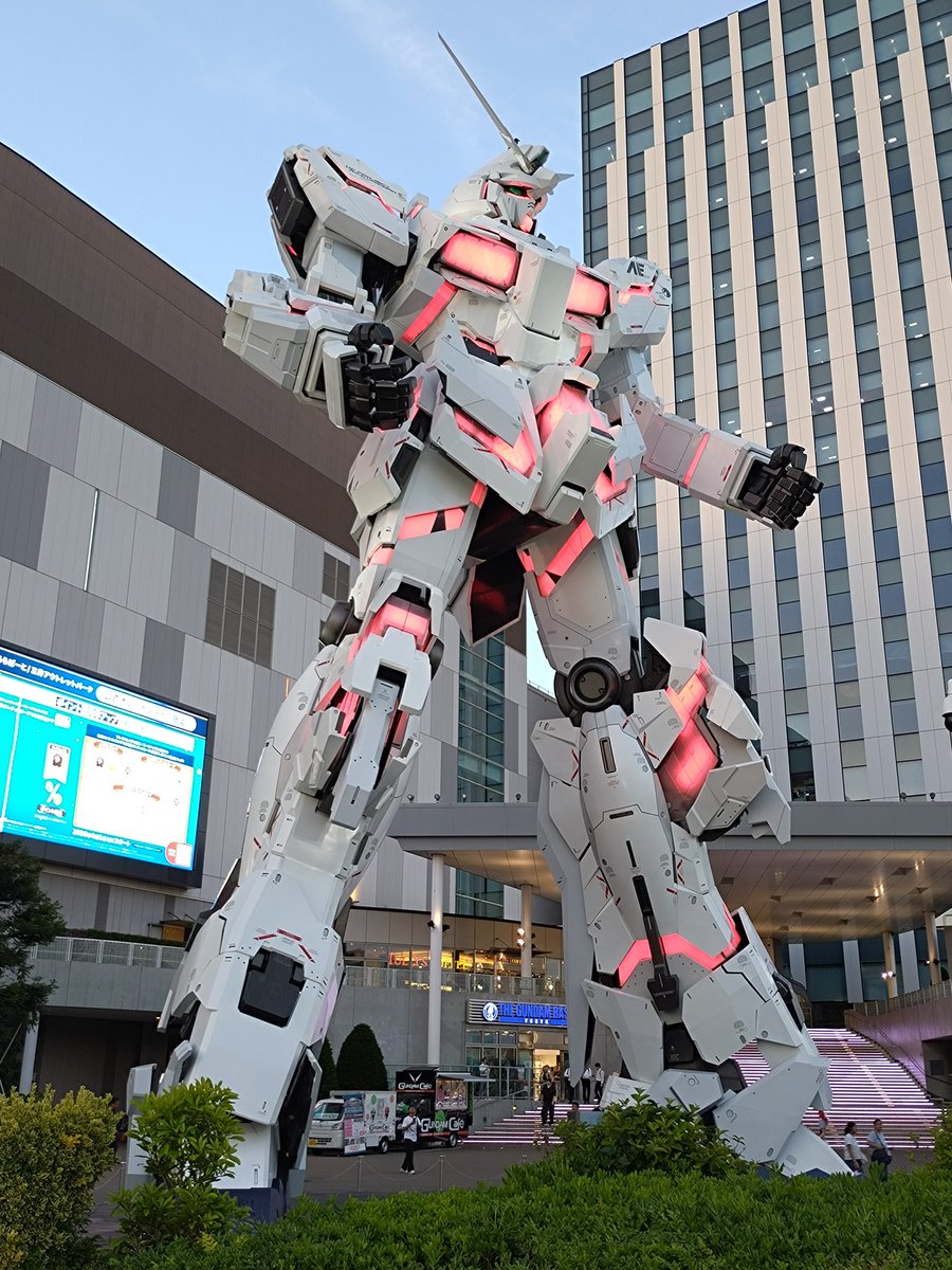 axel3710's tweet photo. 到着。
品川駅で使用線路が1本だった影響で信号停車が繰り返されて遅れが　生じた。
次の新幹線だったら間に合わなかったかも…
やはり早退して正解だった☺
#MRBIG
#BigNight
#エリック・マーティン 
#EricMartin 
#Li_sa_X(@lisaxguitar)
#わかざえもん 
#佐藤奏 https://t.co/l8LEbgCdC2