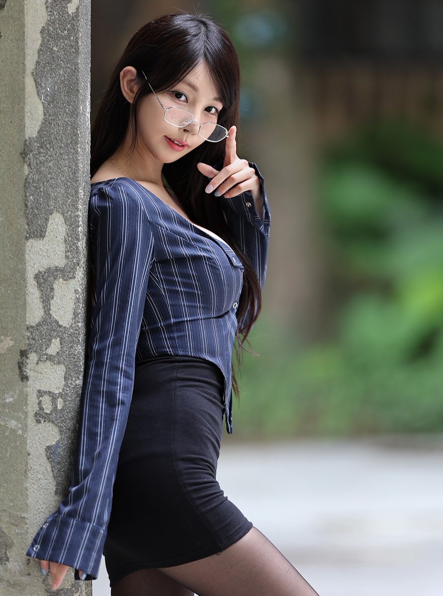 黑絲母狗發射站 tweet media