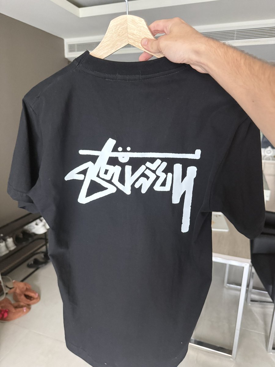 Clogs420's tweet photo. For some reason this the t-shirt i get the most compliments in, can any Thai locals explain??? https://t.co/7FTmGva2dy