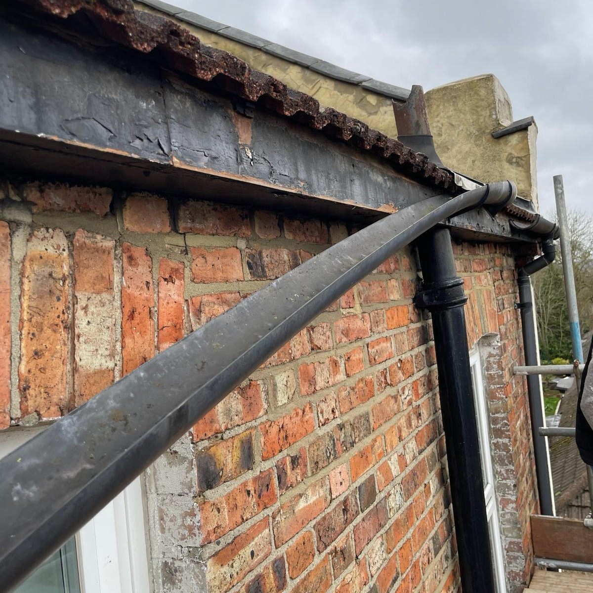 CPMaintain's tweet photo. 👉 Are your gutters leaking 💦 and creating issues with your property due to the heavy rain?

🚨We can help with new guttering, fascias and soffits.  📞 The CPM team is available today on 0800 3032745 or send us a ✅ message on WhatsApp.

#guttering #fascias #soffits #gutters https://t.co/51CUlklt5T