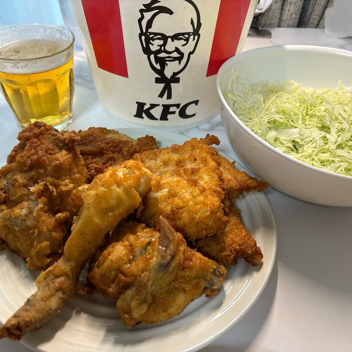 paka_6's tweet photo. 今日の私。地元の小鳥なので地鶏で合ってるな？なのでやっぱり地鶏の自撮りです。山鳥毛が修行に旅立って本丸がいつもより寂しいし情緒がおかしい。修行から帰ってきた姿を想像して焼かれている（ ; ; ）怪我とか風邪ひかないようにな…。
鳩は飛ばさない派なので、Xはちょっと遠くから薄目で見ます🫣 https://t.co/bVXs8EKiV7