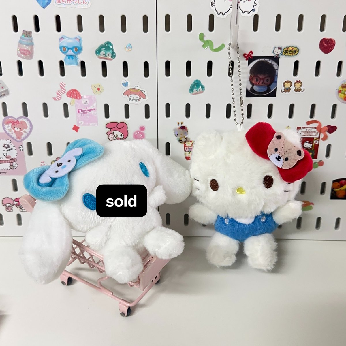 thnexgen's tweet photo. 7.) พวงกุญแจ hello kitty โบว์หูรูปน้องหมี

✩°🍒   190.- / ชิ้น

🏠˳·˖  dm &amp; mention

#ตลาดนัดซานริโอ้ #ตลาดนัดsanrio https://t.co/lhFabdz7DJ