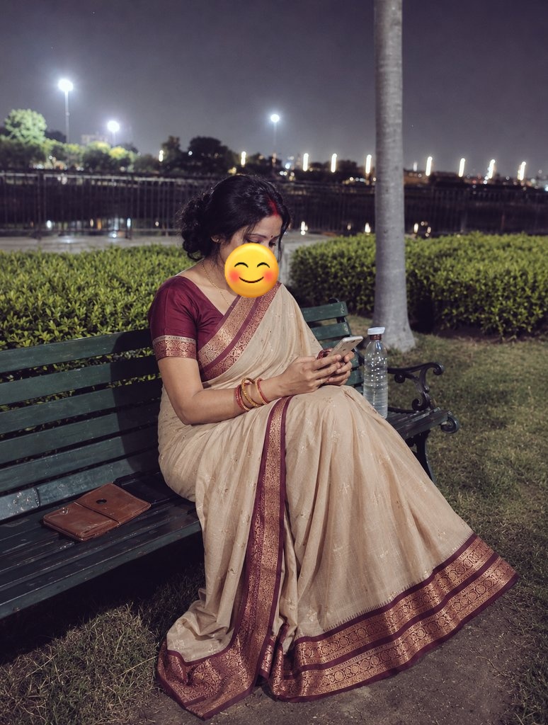 Mahipat751's tweet photo. सिंपल सी साड़ी में भी वो बात है,
जो बड़े-बड़े श्रृंगार में कहाँ खास है…
मांग का सिंदूर और चेहरे की मुस्कान,
बस यही उसकी असली पहचान है..
#गोमतीरिवरफ्रंट https://t.co/u04g87BR7g