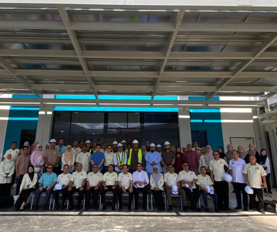UPPPCpab's tweet photo. Kontraktor bermasalah akan dimasukkan ke pangkalan data untuk memastikan tiada lantikan ulangan di masa hadapan &amp; mengetatkan lagi penilaian kewangan kontraktor. KKR juga akan mengaplikasikan digitalisasi dan teknologi ICT dlm memantau &amp; mengatasi halangan yang timbul di tapak. https://t.co/g5fa6Tgqce