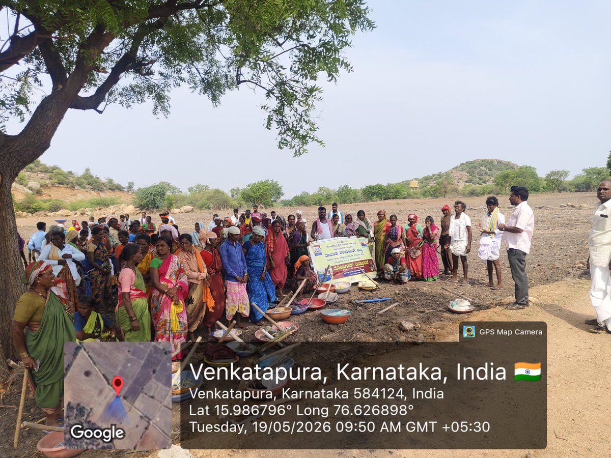 MaskiTp's tweet photo. ಮಾರಲದಿನ್ನಿ ಗ್ರಾಮ ಪಂಚಾಯತಿಯ ವೆಂಕಟಾಪುರ ಗ್ರಾಮದ ಮಸ್ಕಿ ನಾಲಾ ಯೋಜನೆಯ ಕಾಲುವೆ ಹೂಳು ಎತ್ತುವ ಕಾಮಗಾರಿ ಸ್ಥಳದಲ್ಲಿ ರೋಜ್‌ ಗಾರ್‌ ದಿನ ಆಚರಿಸಲಾಯಿತು. ಈ ವೇಳೆ ಕೂಲಿಕಾರರಿಗೆ ಯೋಜನೆಯ ಮಹತ್ವ, ಕೂಲಿ ಮೊತ್ತ, ಬೇಸಿಗೆ ಹಿನ್ನಲೆಯಲ್ಲಿ ಕೆಲಸದ ಪ್ರಮಾಣದಲ್ಲಿ ನೀಡಿರುವ ರಿಯಾಯಿತಿ ಕುರಿತು ಮಾಹಿತಿ ನೀಡಲಾಯಿತು.
@ZPRaichur https://t.co/3PekB57pKx