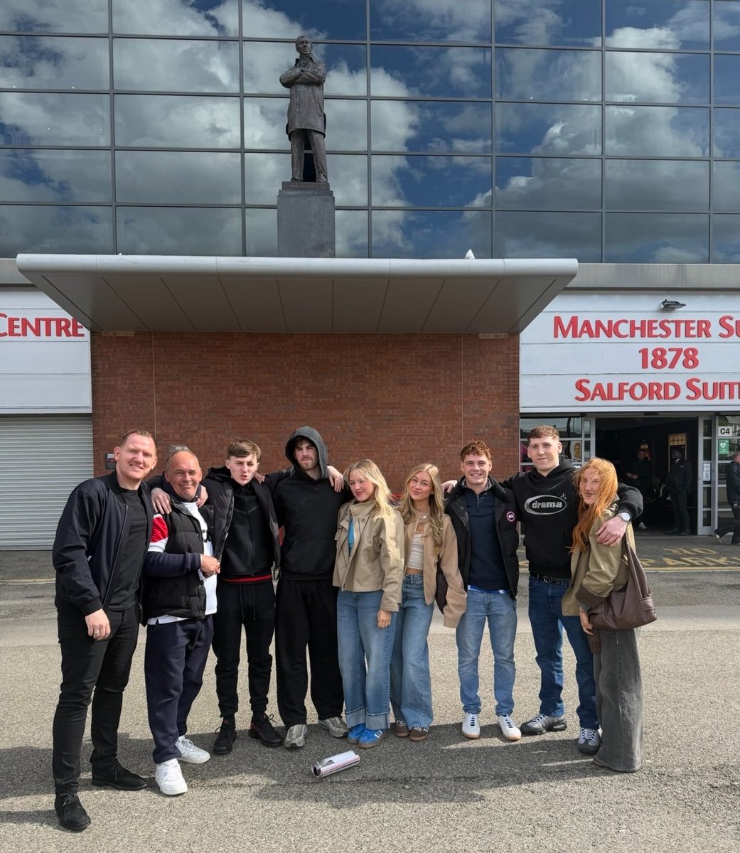 robbolaingo's tweet photo. A win &amp; a great day to finish off the season at Old Trafford, through good times &amp; bad times we will always be reds, I love this club 🇾🇪🙌 @cgblackmore @AlexStepney1 @Andy_Ritchie8 https://t.co/H4pgF3ghaL