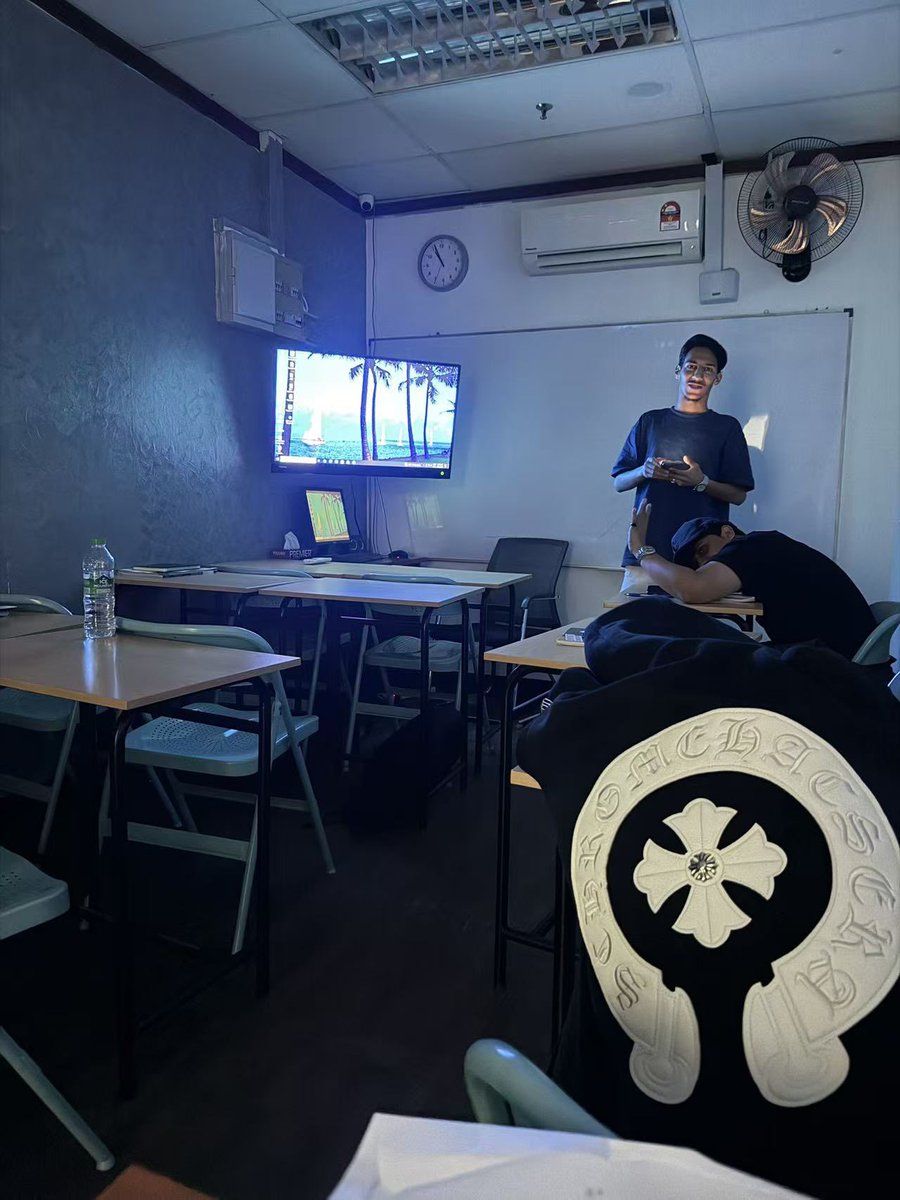 纯纯 tweet media