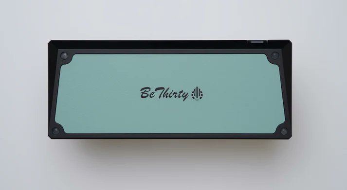 keeb_on's tweet photo. 「GoForty v2 Proケースボトムカバー（ティール）」の再販を開始いたしました！  

現在、ボトムカバーはティールとローズの2色をご用意しております。
お好みにあわせて、カスタマイズをお楽しみください。

※ティールの画像はBeThirtyとなっておりますが、色味は同じです。 https://t.co/64gJqwSYGf