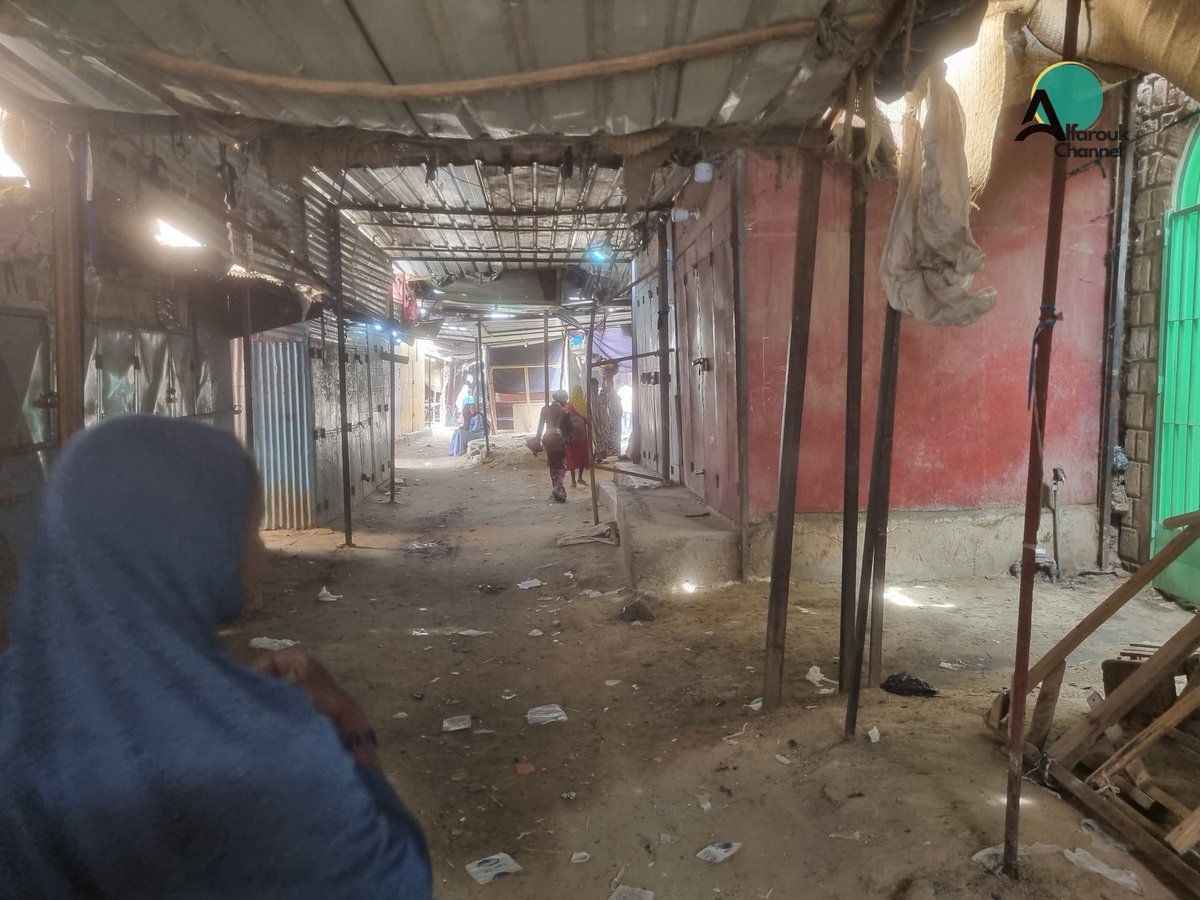 AlfaroukChannel's tweet photo. 🔴 #TOMBOUCTOU | Boutiques et marchés fermés ce jour. Les commerçants protestent contre les décisions de la Délégation Spéciale de la Commune Urbaine relatives au stationnement à la gare routière. 🚫🛒
À suivre… 👀
 #Mali #Grève https://t.co/p7omOzs5Os