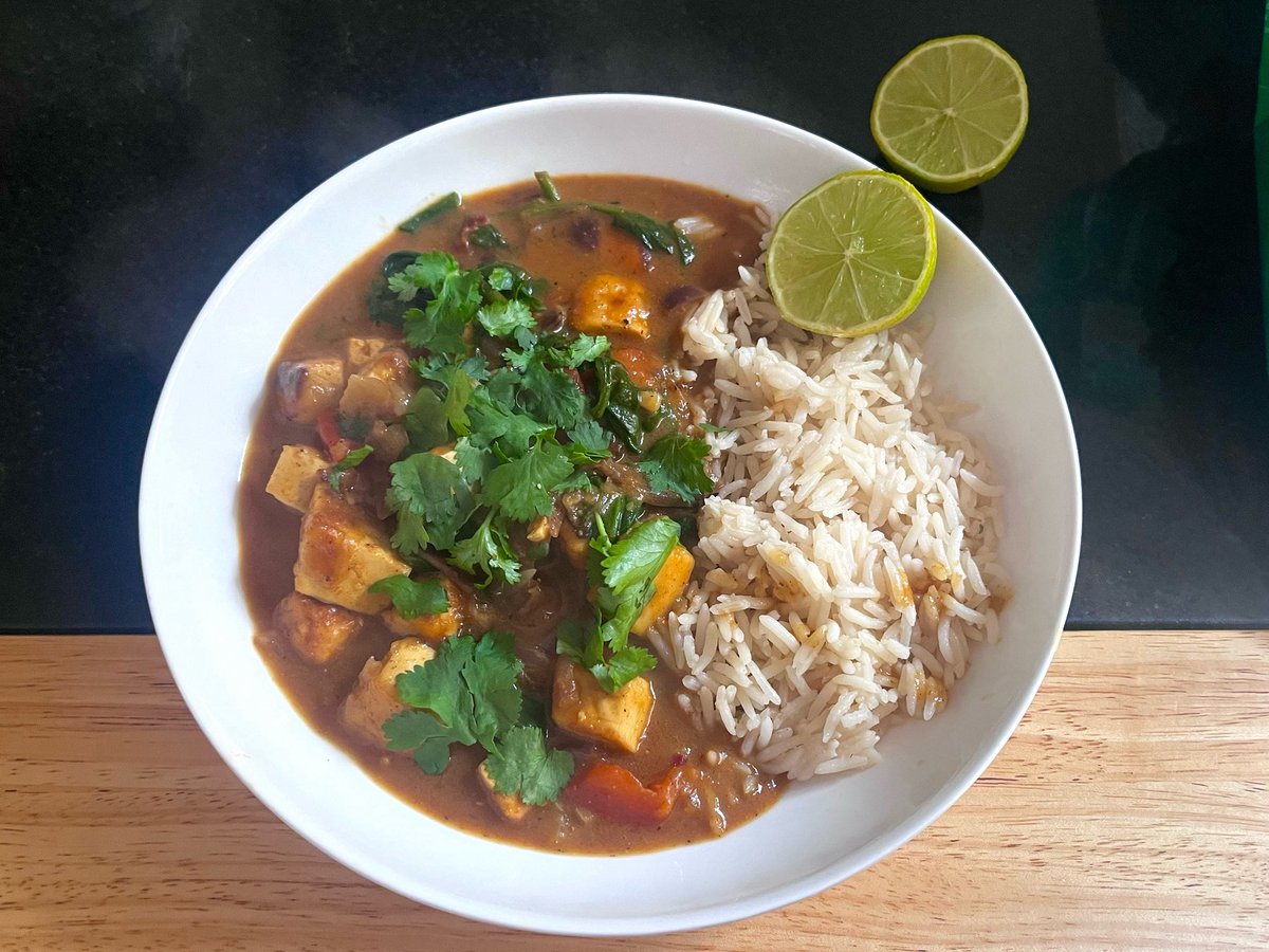 robinpiIled's tweet photo. coconut spinach tofu curry  delicious my omad for the next few days https://t.co/FeC6G4pTnc
