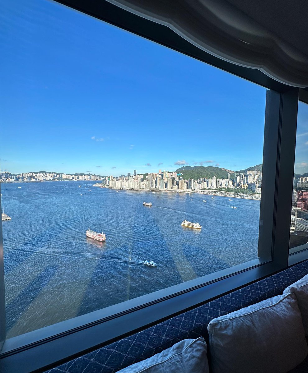 boboya112's tweet photo. 仪式感直接拉满～ #海景餐厅 #龙虾料理 #美食日记 #旅行治愈 https://t.co/V6FldYAHvK