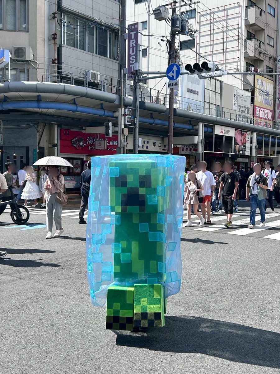gs_pochi's tweet photo. ストフェスで

子「帯電クリーパーだ！！」
母「あれはなんなん？オーラなん？」

って言われたんが1番おもろかったｗｗｗ

子供達は皆さすがの理解度だった… https://t.co/HuFDwttZLa