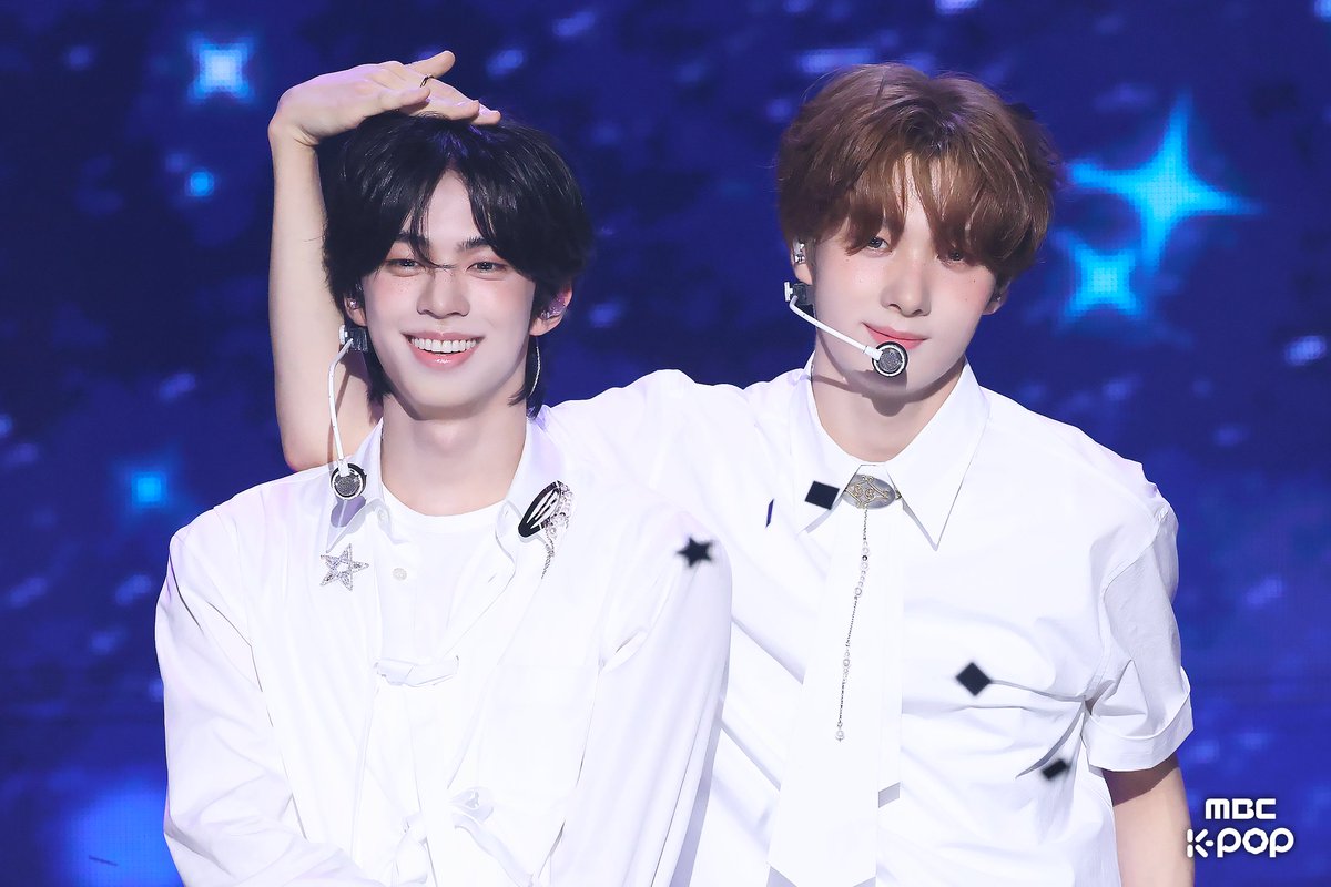 MBC_entertain's tweet photo. '사'로 시작해서
'해'로 끝나는 말은?♬

사람이면 다 투어스 좋아해𓂂𓏸♡♡‧₊˚*

📷 ☞ https://t.co/AbeGRJ7BQC

260516 #쇼음악중심 #음중 #투어스 #TWS #널따라가 #YouYou @TWS_PLEDIS https://t.co/QHIh7EQ60X