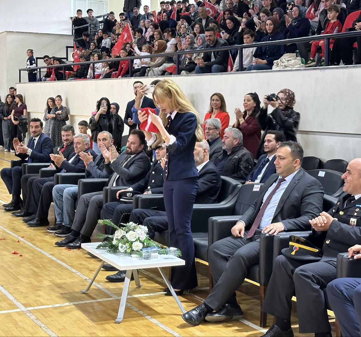 TC_Ladik's tweet photo. Sayın Kaymakamımız Tuğçe ORHAN, 19 Mayıs Atatürk’ü Anma,Gençlik ve Spor Bayramı dolayısıyla ilçemizde düzenlenen programa katıldı.Program kapsamında çeşitli performanslar sergilenirken; gençlerimizin enerjisi,heyecanı ilçemizde birlik, beraberlik ve büyük bir gurur  ile kutlandı. https://t.co/XcsayO0pep
