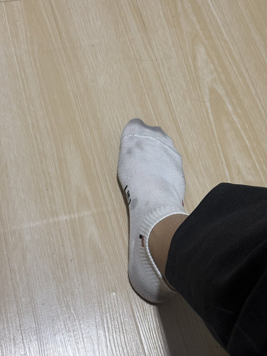 Private.sock tweet media