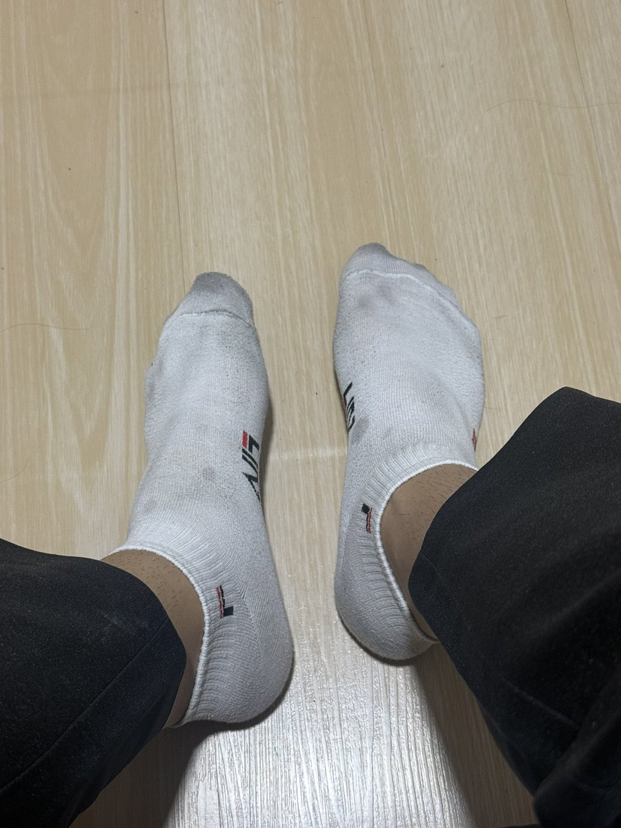 Private.sock tweet media