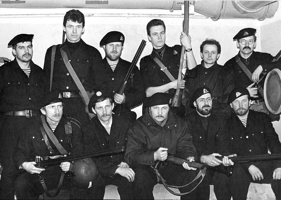 VaskeleviciusK's tweet photo. 35 yrs ago today, Lithuanian border guard Gintaras Žagunis was brutally murdered. The first state officer killed on the line of duty after independence. 

Before shooting, the attackers (who came from Belarus) asked: “Sąjūdis?” [freedom movement?]

“Sąjūdis,” was Žagunis’ final word.

Those days our border guards slept in wagons or under the sky. Even in winter time. True heroes.

We remember. 🇱🇹